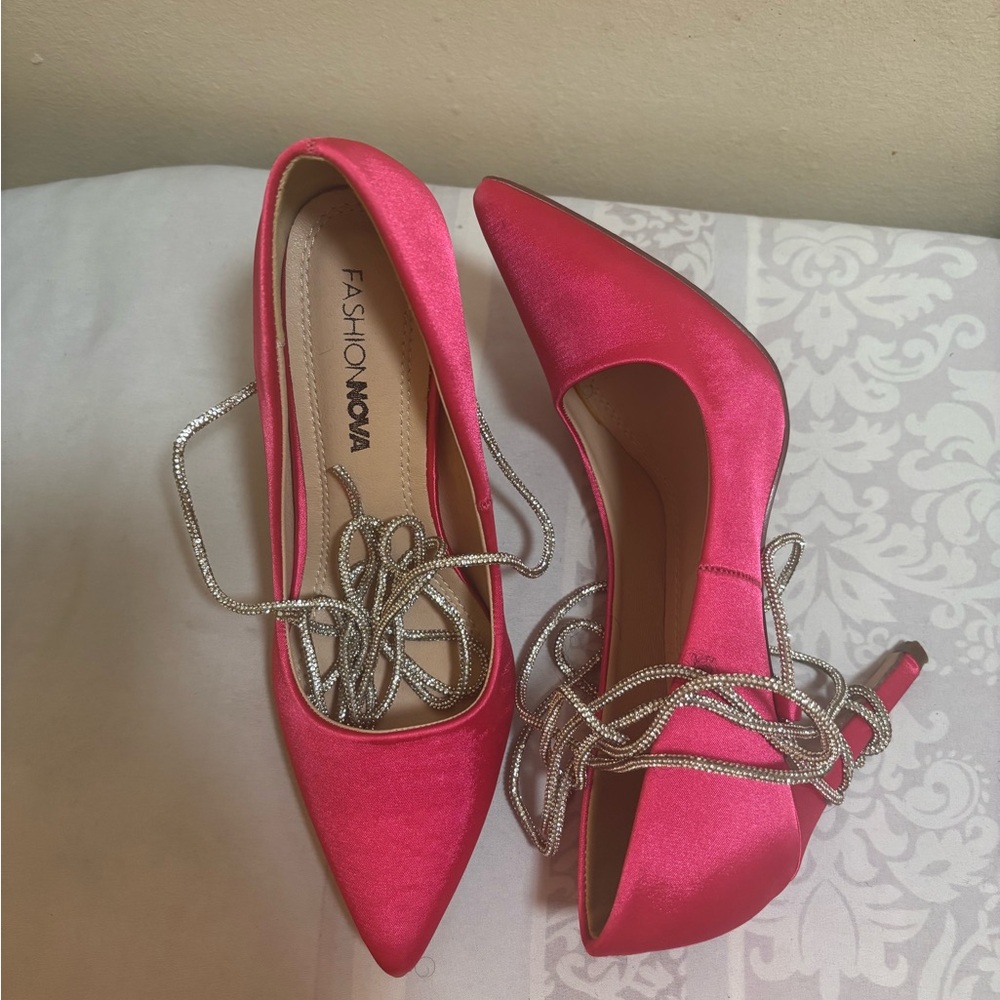 Strappy heel